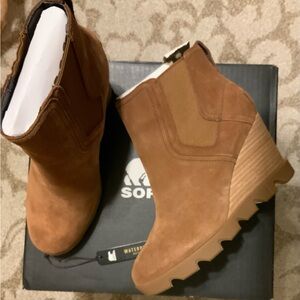 Sorel Women's Tan Wedge Ankle Boots